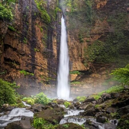 Air Terjun Kapas Biru, Air Terjun Cantik di Lumajang dengan Kabut Selembut Kapas