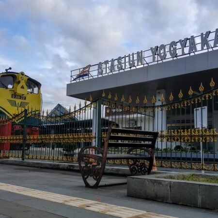 Inilah 10 Stasiun Ikonik Di Indonesia Yang Jadi Daya Tarik Turis Asing