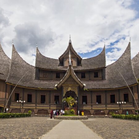 Pesona Istano Basa Pagaruyung, Istana Kebanggaan Minangkabau