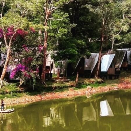 Telaga Warna Puncak, Wisata Alami Dengan Air Yang Bisa Berubah Warna