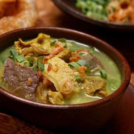 Empal Gentong Cirebon: Kuliner Legendaris yang Wajib Dicoba