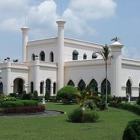 Istana Siak: Jejak Kejayaan Kerajaan Besar di Tanah Riau