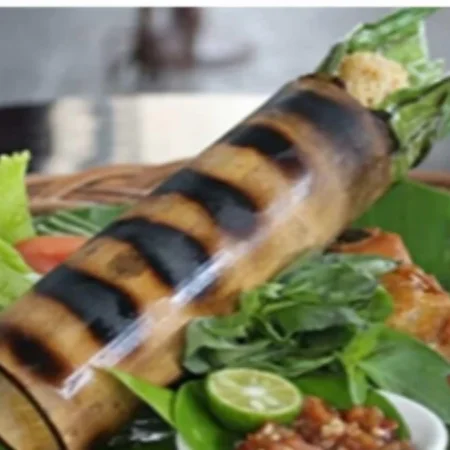 Tapa Kolo, Nasi Bambu Khas NTT dengan Aroma yang Bikin Nagih