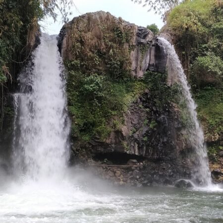 Curug Pengantin Tegal, Air Terjun Kembar yang Bikin Adem