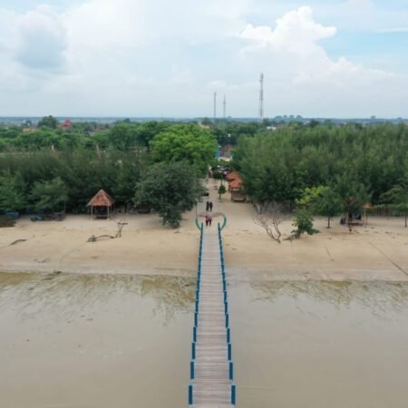 Pantai Pasir Putih Wates Rembang, Spot Santai Favorit di Pesisir Utara Jawa
