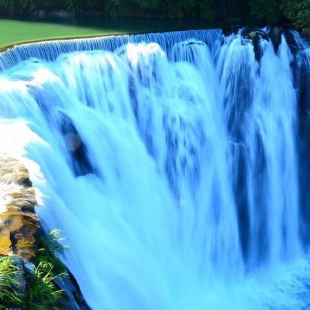 Shifen Waterfall & Lanterns: Wisata Alam dan Tradisi Ikonik di Taiwan