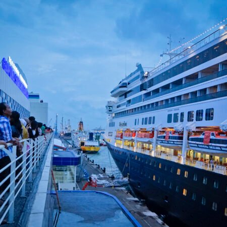 Surabaya North Quay: Spot Nongkrong Kekinian dengan View Kapal Pesiar