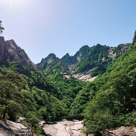Gunung Kumgang, Surga Tersembunyi di Korea Utara yang Bikin Penasaran