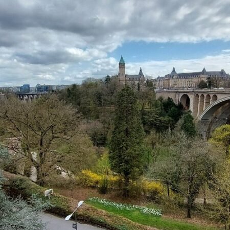 Jembatan Adolphe: Ikon Penghubung Kota Atas dan Kota Bawah Luxembourg
