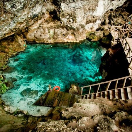 Menjelajah Hoyo Azul, Kolam Alami Paling Instagramable di Karibia