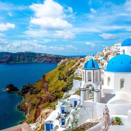 Santorini, Pulau Ikonik Yunani dengan Pemandangan yang Sulit Dilupakan