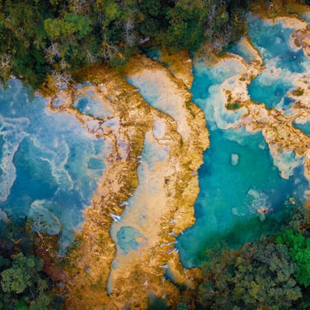 Semuc Champey: Surga Tersembunyi dengan Kolam Alami Bertingkat di Guatemala