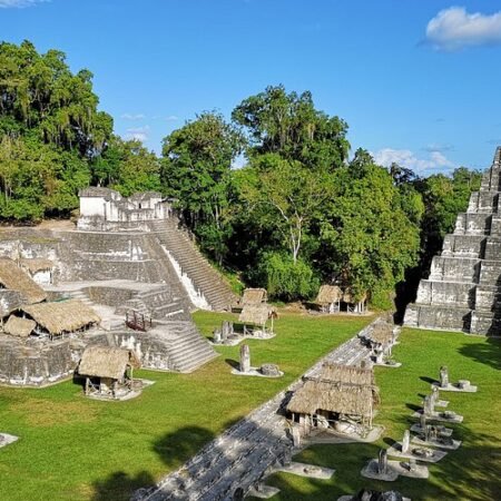 Tikal National Park: Kota Maya Megah di Tengah Hutan Tropis Guatemala