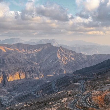 Jebel Jais: Surga Alam di UEA dengan Zipline Terpanjang di Dunia