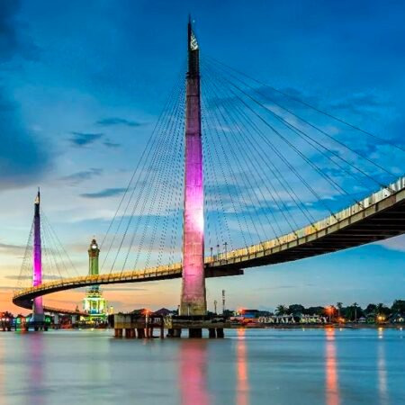 Jembatan Gentala Arasy, Spot Santai di Jambi yang Estetik Banget