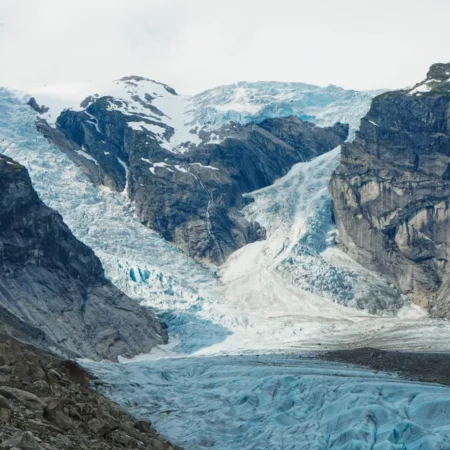 Jostedalsbreen: Gletser Raksasa Terbesar di Eropa yang Bikin Takjub