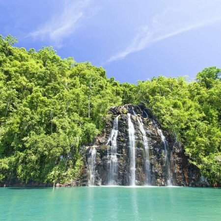Kahatola: Air Terjun Unik di Halmahera yang Mengalir ke Laut