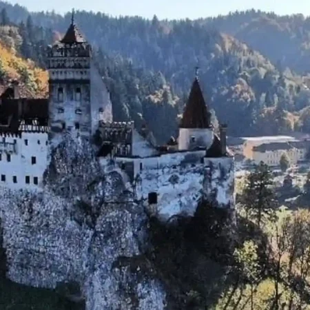 Kastil Bran: Istana Misterius di Rumania yang Identik dengan Legenda Dracula