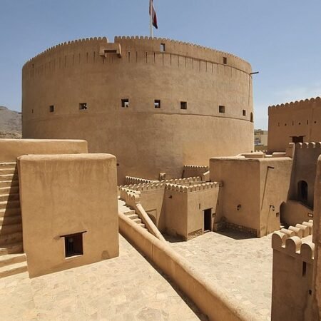 Nizwa Fort, Benteng Tua Megah yang Jadi Kebanggaan Oman