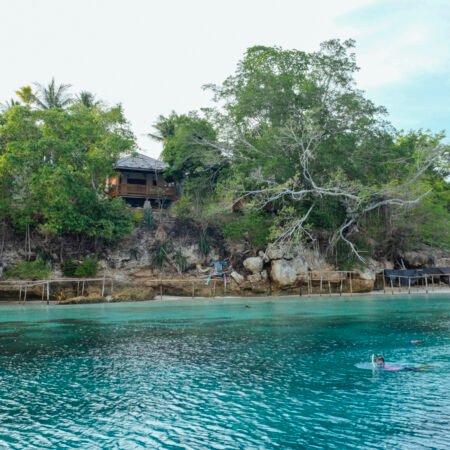 Pantai Tanjung Karang: Spot Snorkeling Keren dengan Laut Super Jernih