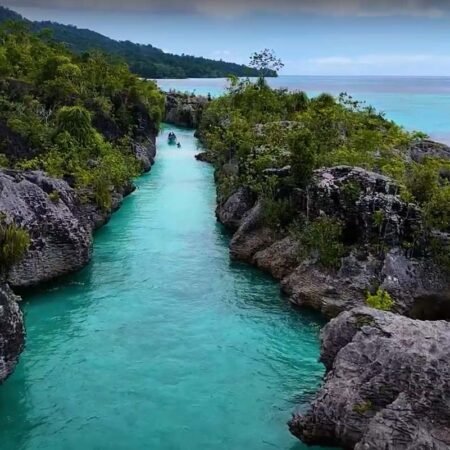 Teluk Toran, Surga Tersembunyi di Fakfak yang Mirip Raja Ampat