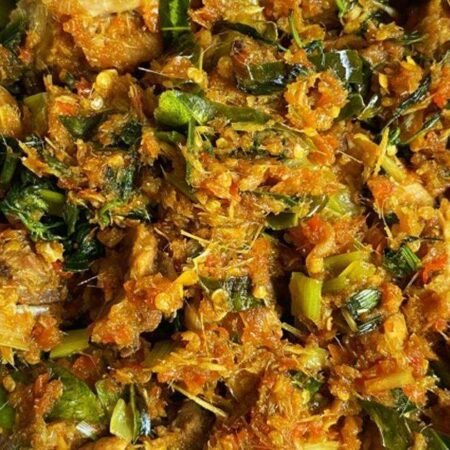 Ayam/Bebek RW Minahasa: Sensasi Pedas Rempah yang Bikin Nagih