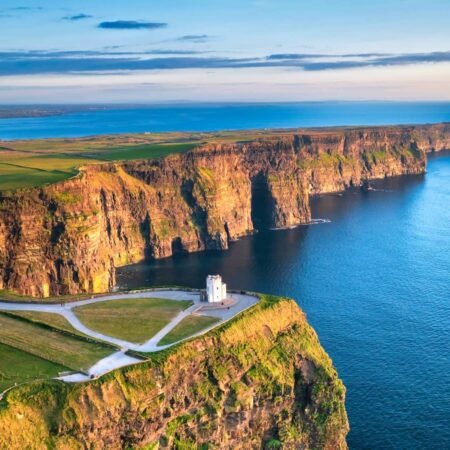 Cliffs of Moher: Tebing Megah di Irlandia dengan View Atlantik
