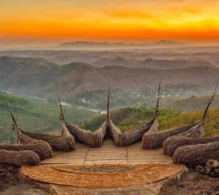 Geoforest Watu Payung Turunan Gunungkidul, Spot Sunrise dengan Lautan Awan