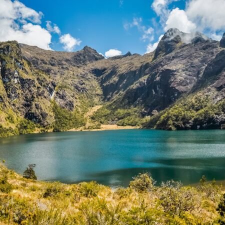 Gunung Wilhelm, Pendakian Seru dengan View yang Bikin Lupa Pulang