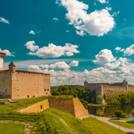 Kastil Hermann Narva: Benteng Kuno di Perbatasan Estonia-Rusia