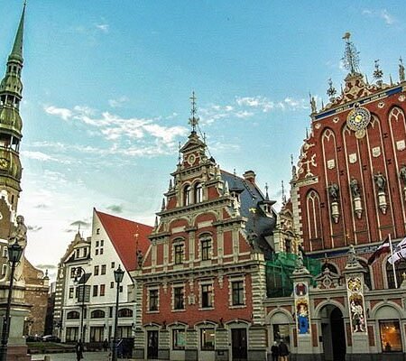 Kota Tua Riga di Latvia: Pesona Vecriga yang Bikin Serasa Jalan di Masa Lalu
