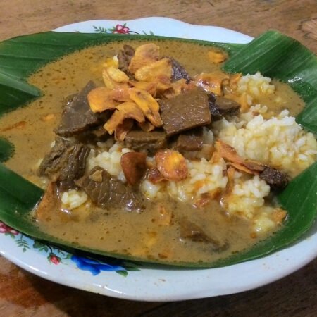 Nasi Gandul: Sajian Khas Pati yang Bikin Ketagihan