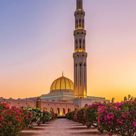 Sultan Qaboos Grand Mosque, Ikon Megah Oman yang Pernah Pecahkan Rekor Dunia