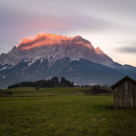 Zugspitze: Puncak Tertinggi di Jerman dengan Panorama Alpen yang Memukau