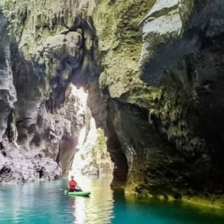 Goa Boki Maruru, Surga Tersembunyi di Halmahera dengan Sungai Biru Kristal