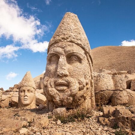 Mount Nemrut, Gunung Bersejarah dengan Sunrise Fantastis yang Bikin Takjub