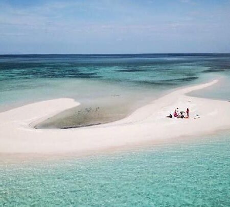 Pulau Meko di Flores Timur: Hidden Gem Pasir Pink yang Lagi Viral
