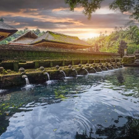 Pura Tirta Empul, Tempat Melukat yang Selalu Ramai Dikunjungi Wisatawan