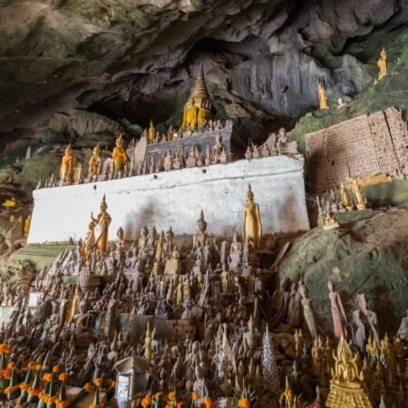Gua Pak Ou, Destinasi Unik di Laos dengan Ribuan Patung Buddha!