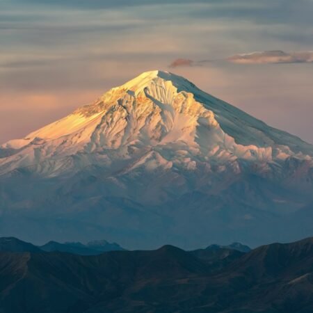Gunung Damavand, Puncak Tertinggi Iran yang Punya View Gila