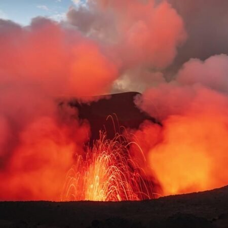 Gunung Yasur, Destinasi Unik untuk Melihat Lava dari Bibir Kawah