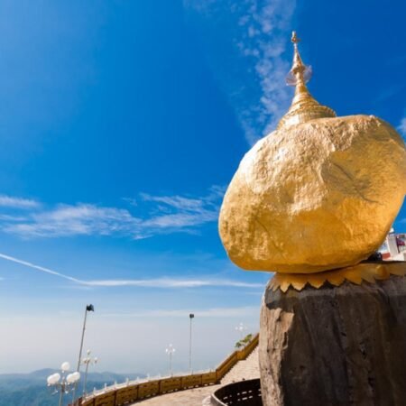 Kyaiktiyo Pagoda, Destinasi Anti Mainstream di Myanmar dengan Batu Emas Ikonik
