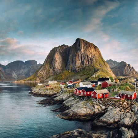 Lofoten Norwegia: Surga Aurora Borealis, Midnight Sun, dan Desa Estetik