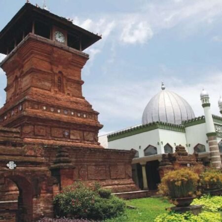 Mau Ziarah Sekaligus Healing? Makam Sunan Muria Wajib Masuk Daftar