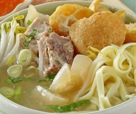 Mie Koclok Cirebon, Kuliner Unik dengan Kuah Kental yang Bikin Nagih!