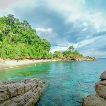 Pantai Werahung Hukurila: Surga Tersembunyi di Ambon dengan Akses Menantang