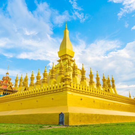 Pha That Luang, Ikon Emas Laos yang Bikin Mata Susah Kedip!