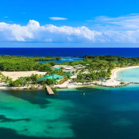 Pulau Roatan di Honduras, Surga Tersembunyi yang Bikin Betah Liburan!