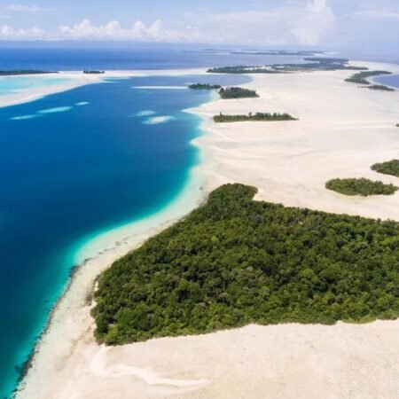 Pulau Widi: Surga Sepi di Halmahera dengan Pasir Putih dan Laut Super Jernih