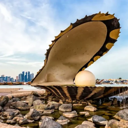 Wajib Mampir! The Pearl Monument Jadi Spot Santai Paling Ikonik di Doha